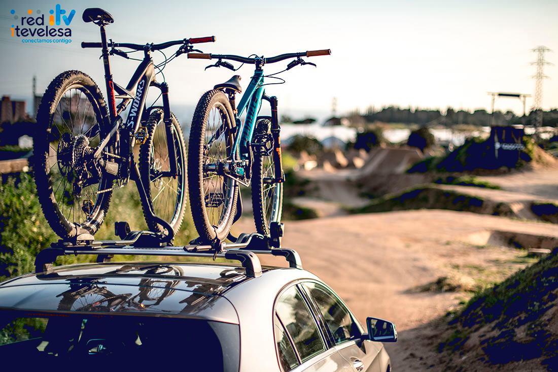 Cómo llevar correctamente la bicicleta en el coche